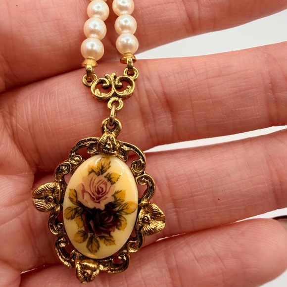 1928 Faux Pearl and Rose Pendant Necklace - Picture 7 of 8